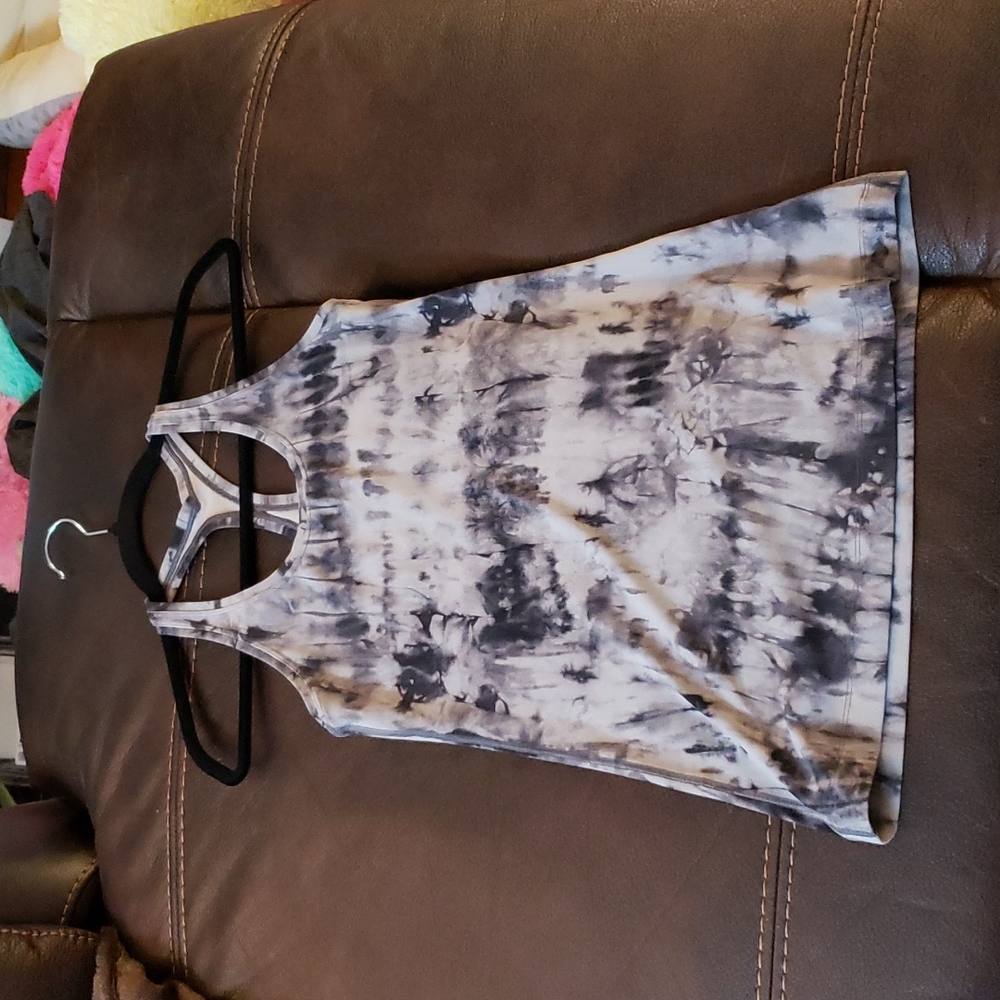 Lululemon racerback tank nulu, size 6